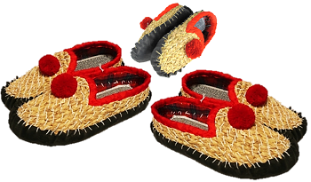 Unser Angebot für verhexte Gruppen/Familien:Das HEXEN-TRIO mit rotem Einband!3 Paar handgeflochtene Hexenstrohschuhe